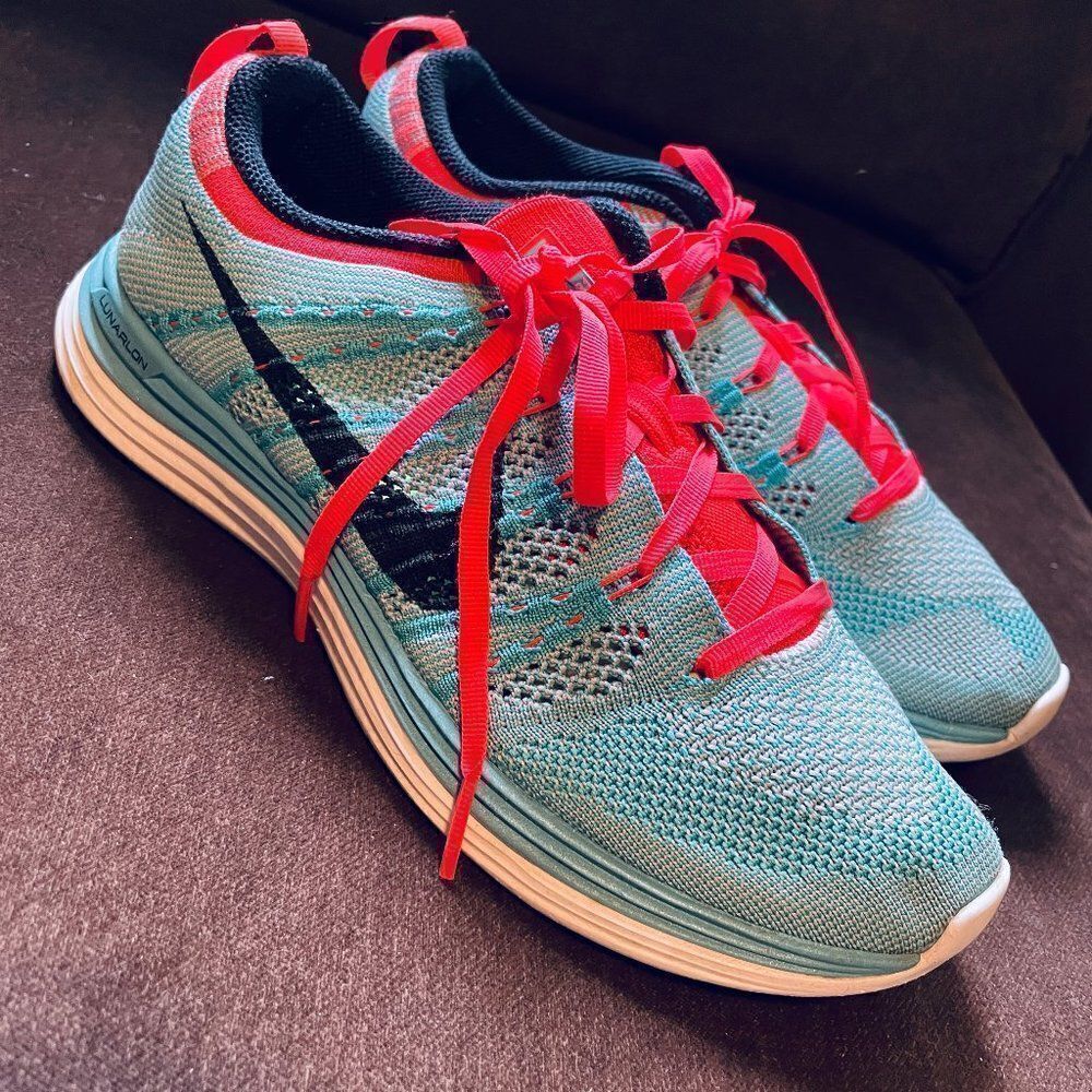 Excellent NIKE FLYKNIT Lunar 1 Blue Coral sz 8 US